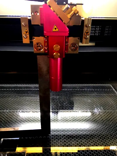 Laser head right angle