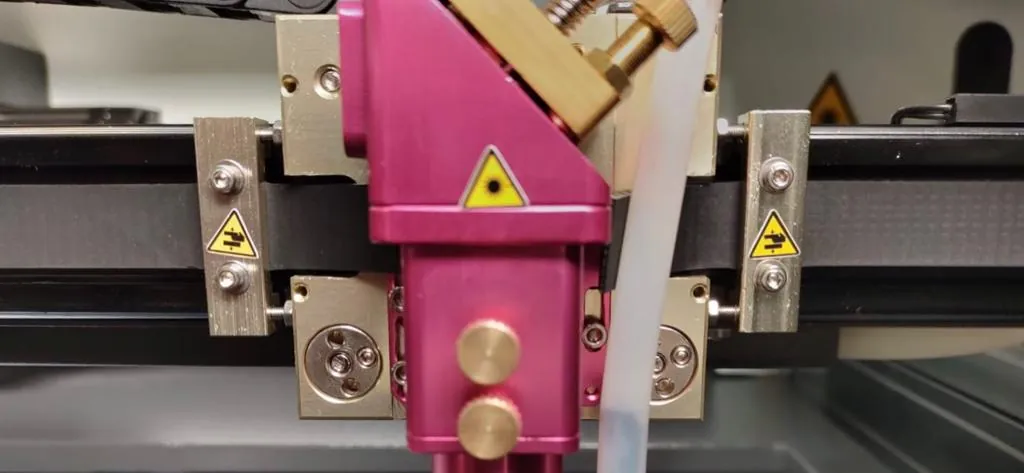Riemenklemmen der X-Achse beiderseits des Laserkopfs der BRM Original