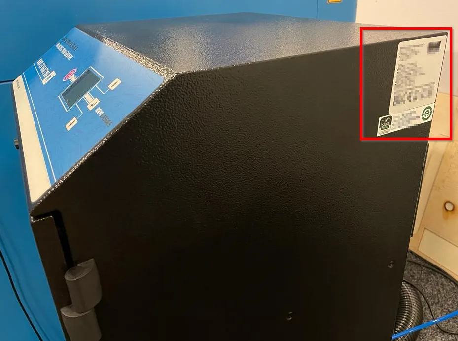 Position des Typenschilds mit der Seriennummer an der Seite des BRM Extractor