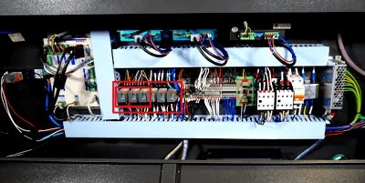 Relè che commutano tra l’asse Y e l’asse U del rotativo nel quadro elettrico della BRM Original