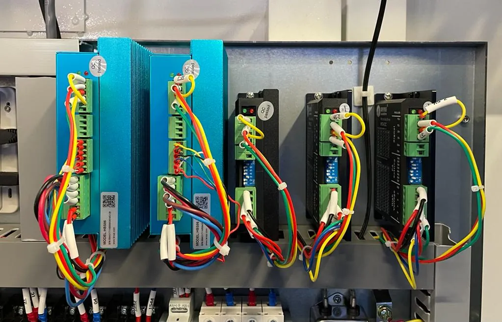 Drivers van de stappenmotoren in de elektrakast van de BRM Pro