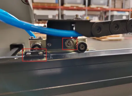 Referenzmagnet und Reed-Sensor an der X-Achse