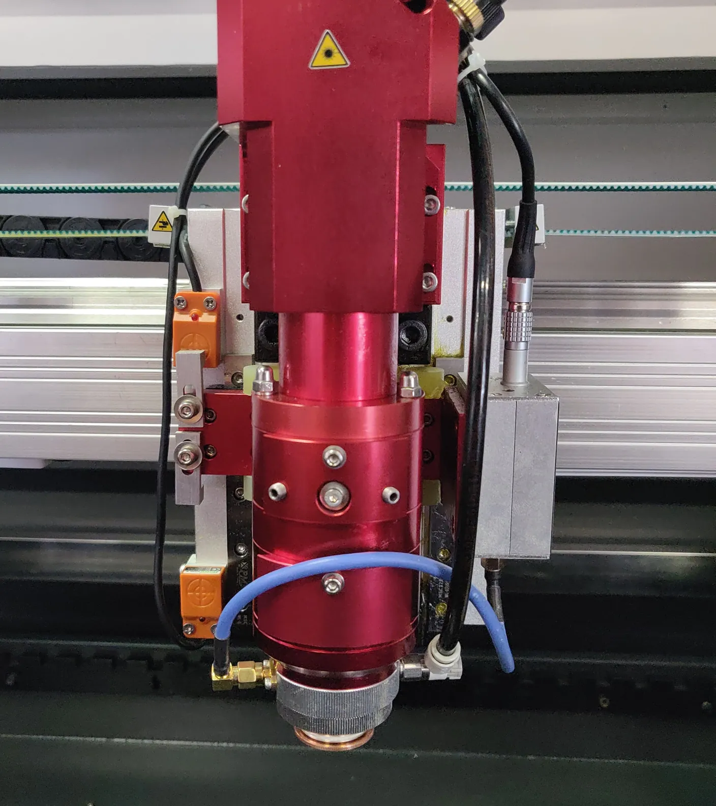 Tête laser de la BRM 90130-X avec le porte-lentille non-métal (101,6 mm) en position haute
