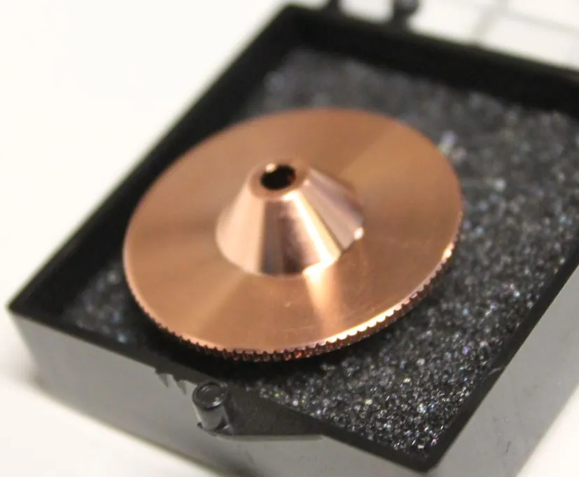 Buse de 3 mm pour découper les non-métaux comme l’acrylique et le bois sur la BRM 90130-X