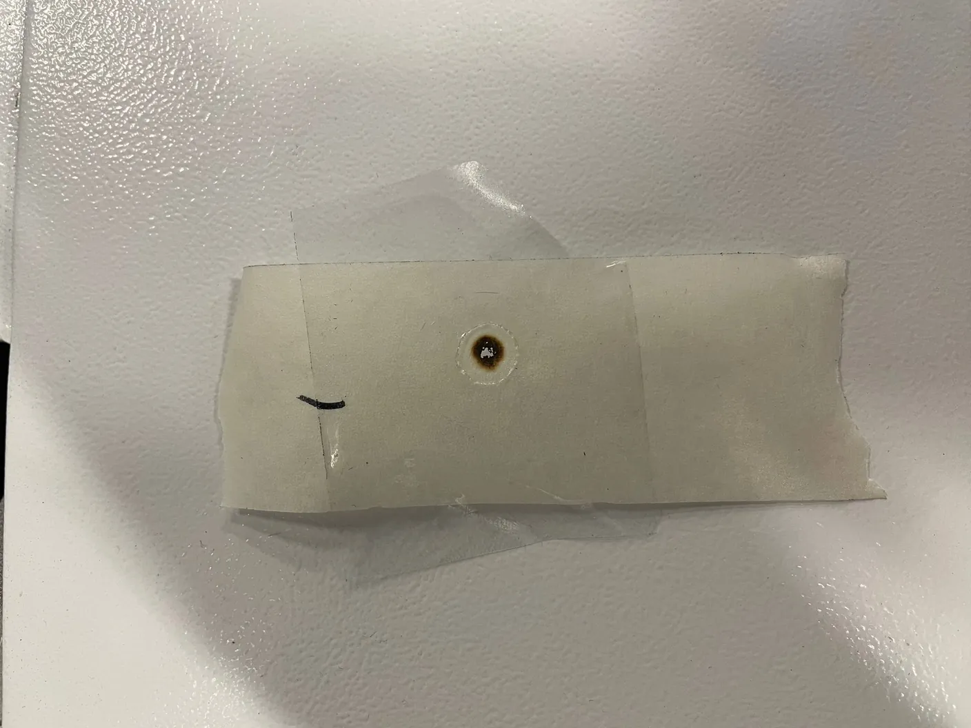 Brandplek op de afplaktape van de testpuls voor spiegel 3