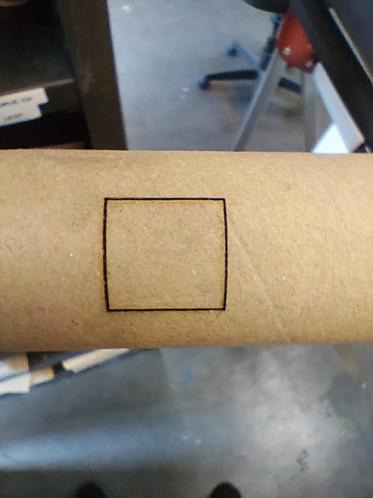 Testquadrat auf einer Papprolle zum Messen des Circle pulse