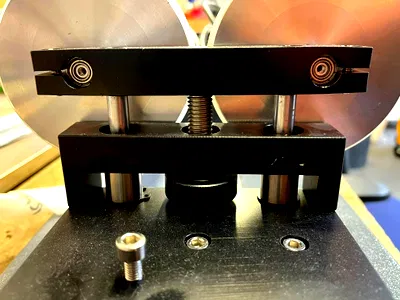 Adjustment screw top position
